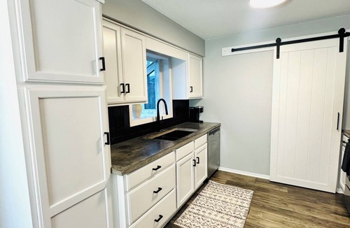 Rochester House | Near Mayo Clinic 4-Bed w/Private Deck & Fire Pit