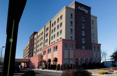 Carteret Apartment | Near NYC Recharging Double Suite Sleeps 4 Pet Friendly