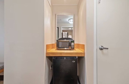 Carteret Apartment | Near NYC Serene Double Suite Sleeps 4 Prime Location