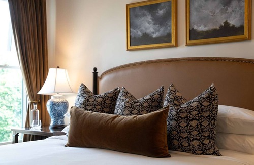 Leesburg's Old and Historic District Hotel | Near Top Wineries | Pet Friendly, Sauna + Dining