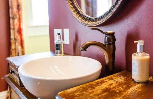Nebraska City Bed & Breakfast | Nebraska City 1878 Modern Farmhouse w/6 acres! Hot tub, fire pit, pet-friendly!