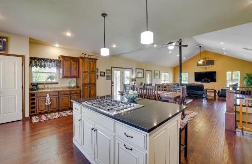 Newton County House | Neosho Home on 90 Acres w/Private Pool & Fire Pit