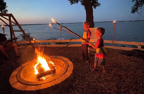 Clear Lake House | NEW 2026 Lakefront 8 bdrm 5 bath priv dock. Sleeps 23 +. Best view on the lake!