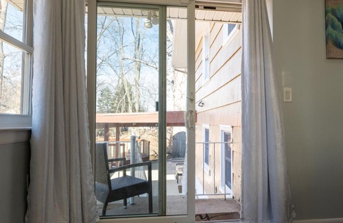 Rahway Apartment | New 3 Bed & 1 Bed Apt Lake Park Station EWR Airport Path Train Subway Bus Hospital Rahway NJ Manhattan NYC