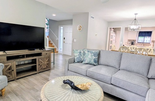 Palmetto Dunes Villa | New! 3 min to beach, close to pool, 1st floor master, pet-friendly.