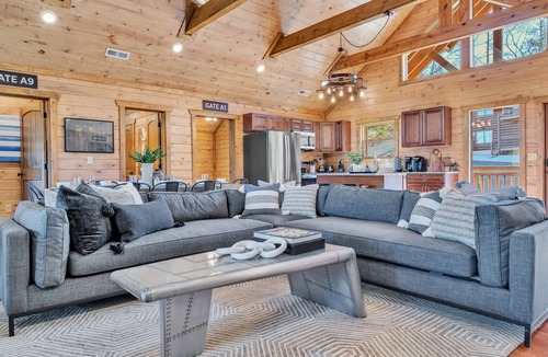Caton Cabin | NEW Around the World~ Lux Cabin~Tiki Bar