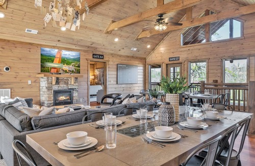 Caton Cabin | NEW Around the World~ Lux Cabin~Tiki Bar