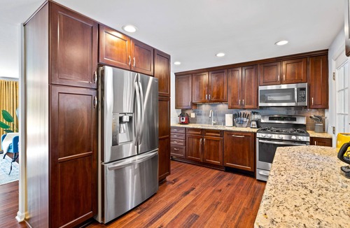 Wasco House | New Bath! Near Chicago and O’Hare +Fenced yard + Game room!