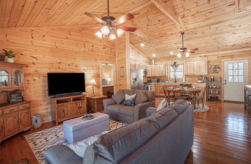 Vein Mountain Cabin | NEW BEAUTIFUL PRIVATE CABIN - 17 miles from Lake Lure & 19 miles from TIEC