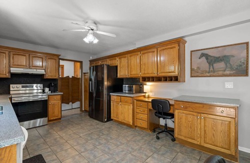 Overland Park House | NEW: Big House, 13 beds, 6 bedroom, 17 min to DT
