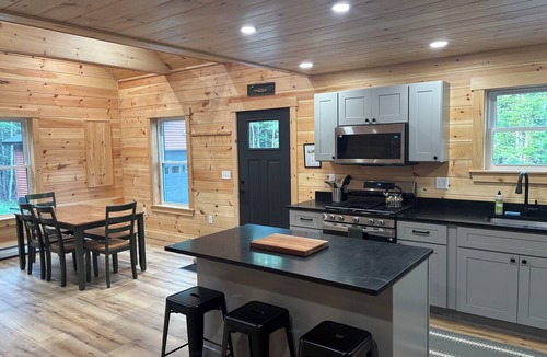 Rangeley Ski Chalet | New Built! 2025 Cozy 3-bedroom chalet with water access to Rangeley Lake