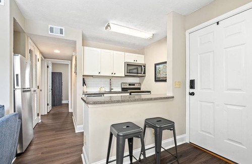 Auburn Apartment | NEW!Charming 2-bedroom apartment in Auburn close to Campus!