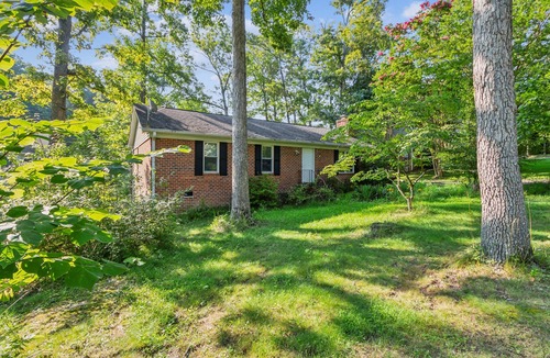 Locust Grove House | NEW! Charming Family Retreat with Scenic Views