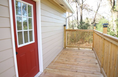 LaGrange Apartment | NEW CONSTRUCTION. Cozy 1-bedroom guesthouse with AC, WiFi in welcoming LaGrange.