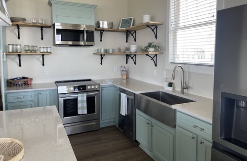 Hackberry House | New Construction Hackberry Getaway-4BR, Sleeps 9, On the Water
