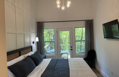 Cleveland Cottage | New Construction Modern Mountain Cabin close to Helen and Dahlonega