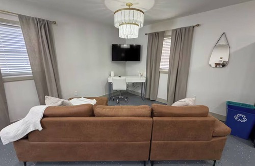 Turner Park House | NEW! Cozy Quiet Studio-Walk to Route 66-Safe Area