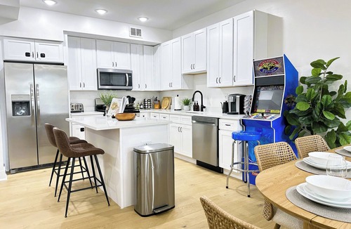 West Side Apartment | New! Designer 2 BR Easy NYC access and minutes to MetLife!