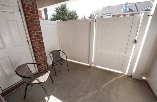 Murfreesboro House | NEW Family Friendly Manor | Sleeps 14 | Parking