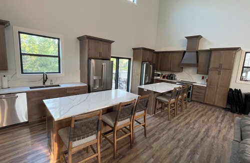 Norwalk House | NEW house with screened in deck/sand VB/gaming