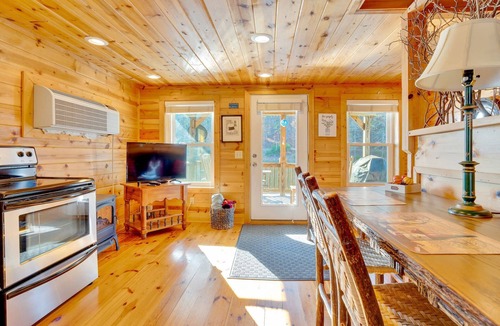 Rising Fawn Cabin | NEW - lakefront fishing cabin - fire pit - 15 min Cloudland Canyon - 30 min Chattanooga