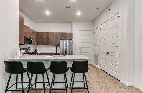 Edmond Apartment | New LUX 2Bed Apt @ UCO