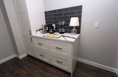 Rapid City House | NEW: Luxe on West Park at Canyon Lake