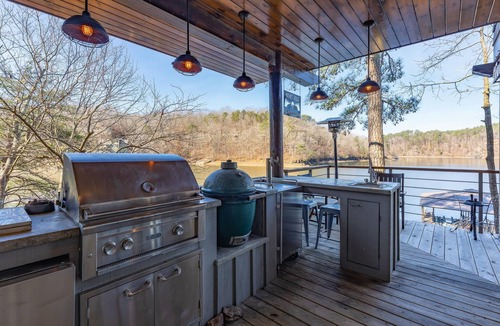 Crane Hill Cottage | New Mgmt: Family Retreat with 270 Degree Views
