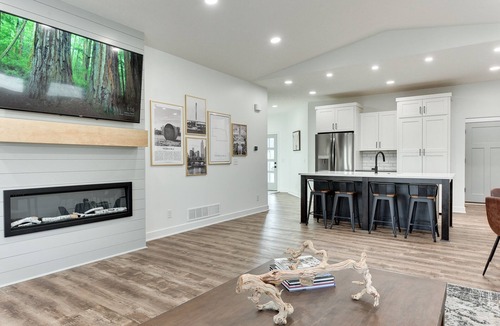 Jefferson House | New Modern 4 Bedroom Home, Perfect for Families