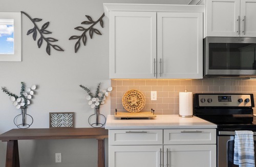 Waukee House | New Neoteric Neighborly Notable Spacious 5-bedroom House w/3 Car Garage & Pool