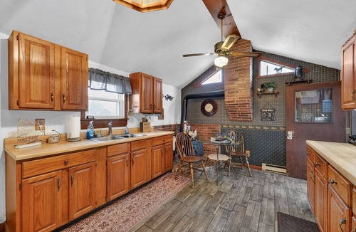 Buffalo Ridge Cabin | NEW! Rustic Shadows 5BDRM - Sioux Falls Escape, Firepit, Pet Friendly!