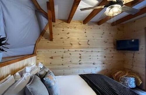 West Jefferson House | NEW Secluded Geodome with Heat/Air, Bath & Kitchen! 10 Min to West Jefferson!
