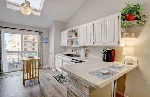 McCutcheon Field House | *NEW* Second Row 3 Bedroom with a pool and incredible views. *FLEXIBLE*