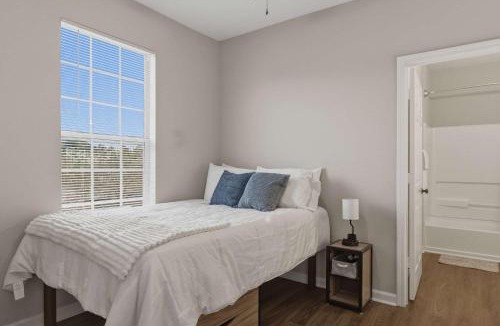 Pembroke Apartment | New Spacious Stay Close to UNC-P with Gym & Pool