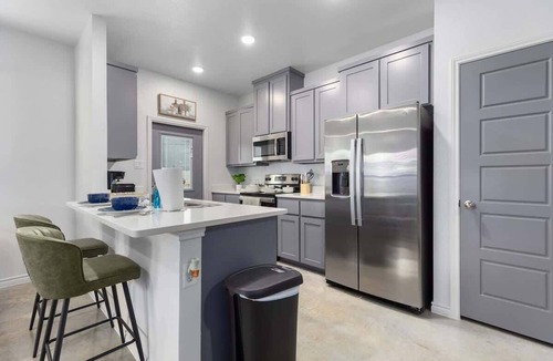 Temple Condo | NEW Temple Home | 6 Bds | 2 BA | PowerPlant | VA Hospital | 1 Story Wi-fi + Park