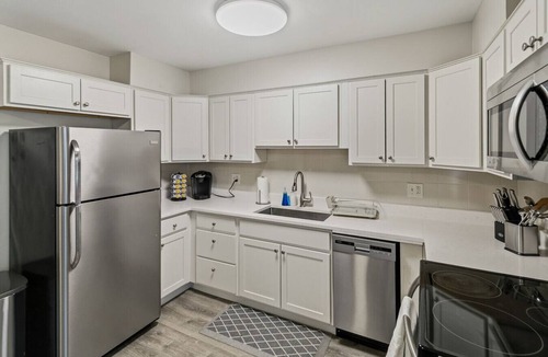 Libertyville Apartment | New updated Apt 1/2 Mile to Downtown Libertyville!