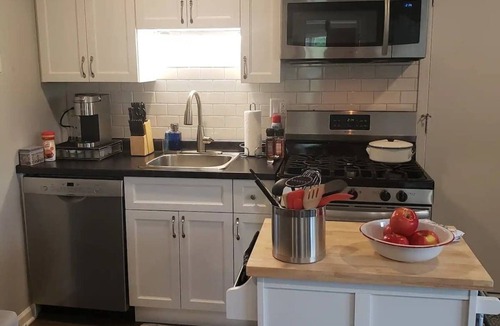 Barrington House | Newly Remodeled 2BR 2BA Home ★ Close to Barrington
