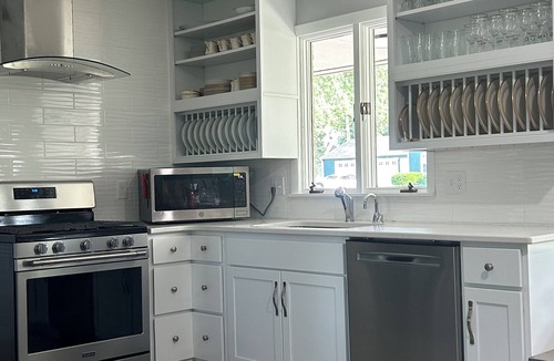 Atlantic House | Newly remodeled house in quiet neighborhood — one block to Heritage House!