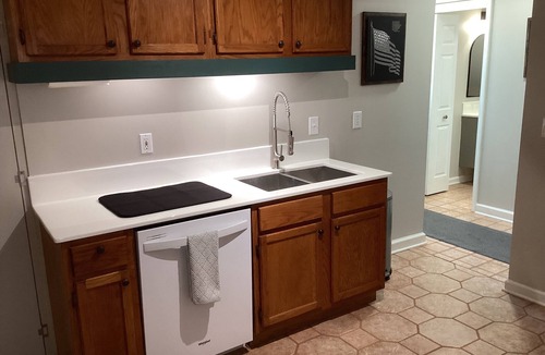 Fort Payne Apartment | Newly remodeled, quiet, king bed, full kitchen, internet, near Fort Payne.