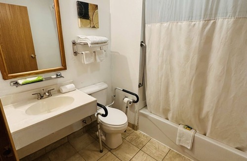 Yarmouth Hotel | Newly renovated. Pet friendly. Affordable price. Quiet and peaceful.