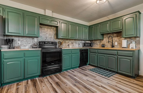 Owasso House | Newly Renovated 3-bedroom 2-Bath house with AC in Owasso close to everything!