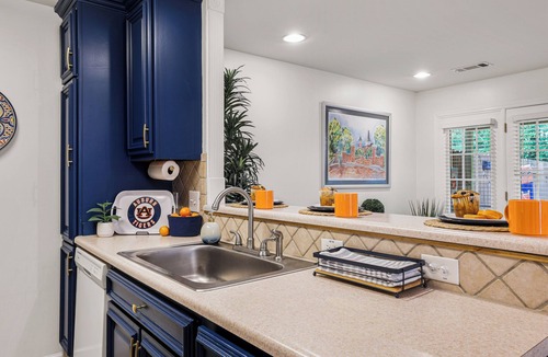 Auburn House | NEWLY RENOVATED, 3 blocks from AU, Game Day House “Caddy’s Shack”