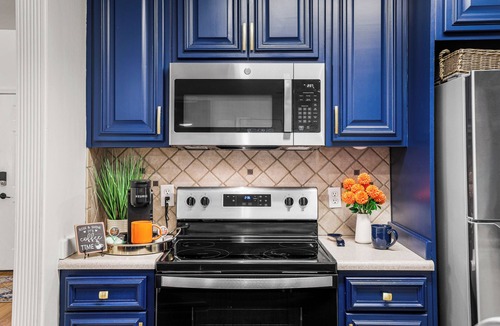 Auburn House | NEWLY RENOVATED, 3 blocks from AU, Game Day House “Caddy’s Shack”