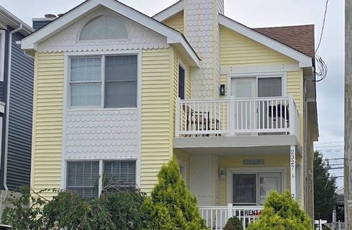 Gold Coast House | Newly Renovated 3BR/2BA, Second Floor Home at 23rd & Asbury
