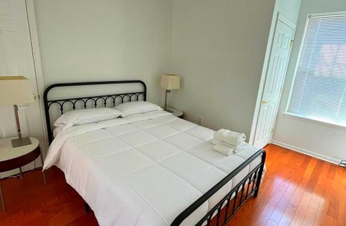 Hawthorne Apartment | Newly Renovated 4 Bedroom House Center Philadelphia