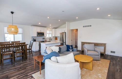 Gold Coast House | Newly renovated and two blocks from the beach.
