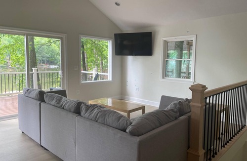 Locust Grove House | Newly Renovated Lakefront Home with Kayaks and Paddleboards
