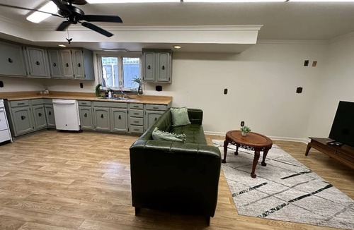 Wilmington Apartment | Newly Renovated Quiant 2-bed 2-bath apartment.