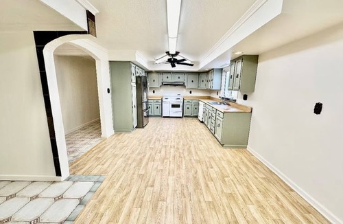 Wilmington Apartment | Newly Renovated Quiant 2-bed 2-bath apartment.
