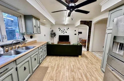 Wilmington Apartment | Newly Renovated Quiant 2-bed 2-bath apartment.